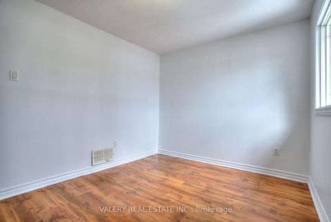 Photo 34 at 24 Lampman Ln Lane, Letitia Heights, Barrie