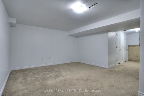 Photo 43 at 24 Lampman Ln Lane, Letitia Heights, Barrie