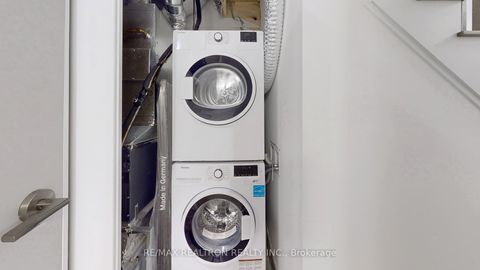 Photo 2 at TH 1 - 260 Finch Avenue E, Newtonbrook East, Toronto