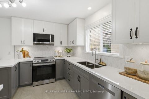 Photo 7 at 36 Stonefield Crescent, Morningside, Toronto