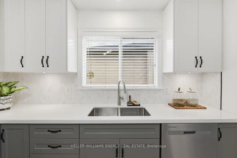 Photo 10 at 36 Stonefield Crescent, Morningside, Toronto