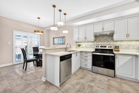 Photo 11 at 2 Adam Ernst Court, Vellore Village, Vaughan