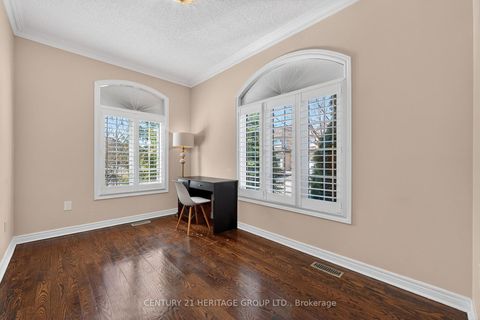 Photo 12 at 2 Adam Ernst Court, Vellore Village, Vaughan