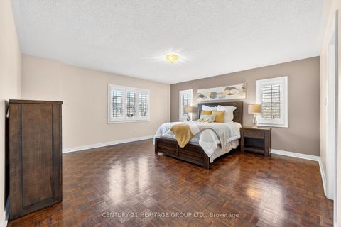 Photo 18 at 2 Adam Ernst Court, Vellore Village, Vaughan