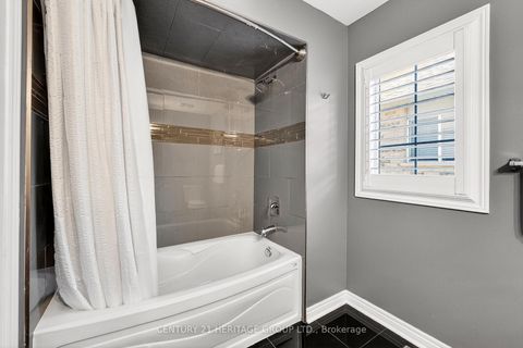 Photo 30 at 2 Adam Ernst Court, Vellore Village, Vaughan