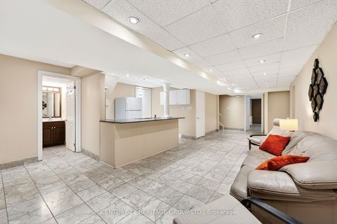 Photo 32 at 2 Adam Ernst Court, Vellore Village, Vaughan