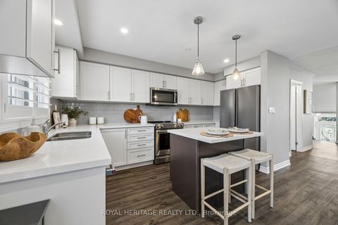 Photo 11 at 54 Streathern Way, Bowmanville, Clarington