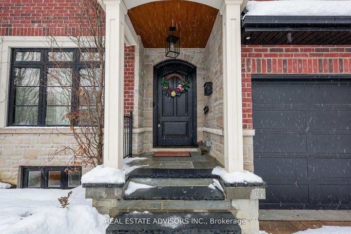 Photo 2 at 20 Arrowstook Road, Bayview Village, Toronto