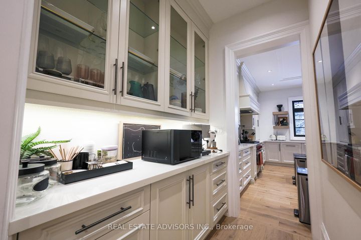 Photo 8 at 20 Arrowstook Road, Bayview Village, Toronto