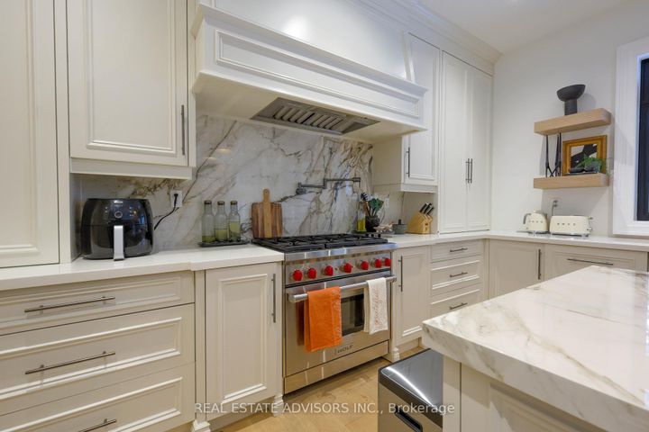 Photo 11 at 20 Arrowstook Road, Bayview Village, Toronto