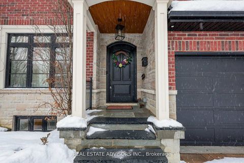 Photo 2 at 20 Arrowstook Road, Bayview Village, Toronto