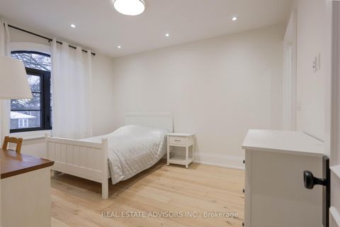 Photo 32 at 20 Arrowstook Road, Bayview Village, Toronto