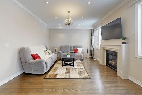 Photo 2 at 521 Mcgregor farm Trail, Glenway Estates, Newmarket