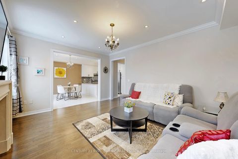 Photo 4 at 521 Mcgregor farm Trail, Glenway Estates, Newmarket