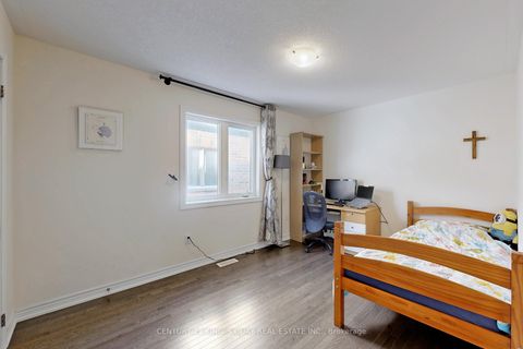 Photo 17 at 521 Mcgregor farm Trail, Glenway Estates, Newmarket