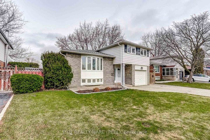 Photo 1 at 29 Trotters Lane, Brampton South, Brampton