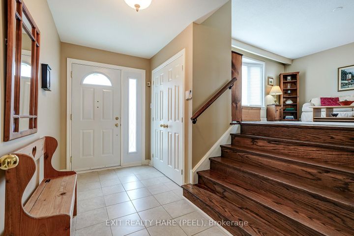 Photo 4 at 29 Trotters Lane, Brampton South, Brampton