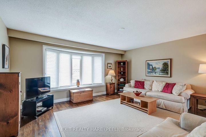 Photo 7 at 29 Trotters Lane, Brampton South, Brampton