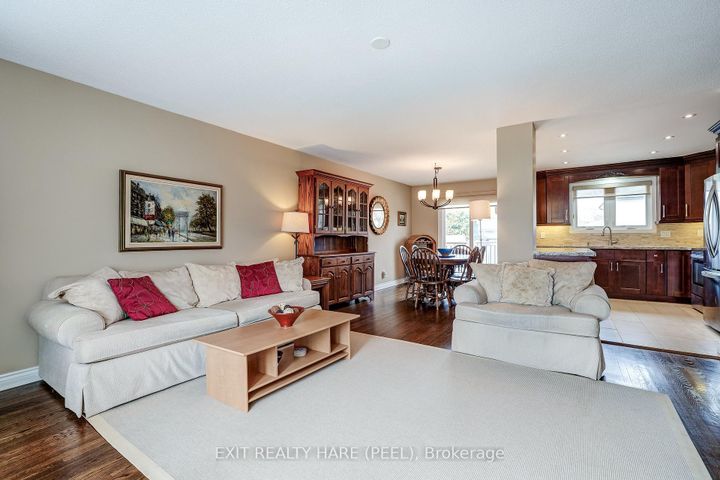 Photo 8 at 29 Trotters Lane, Brampton South, Brampton