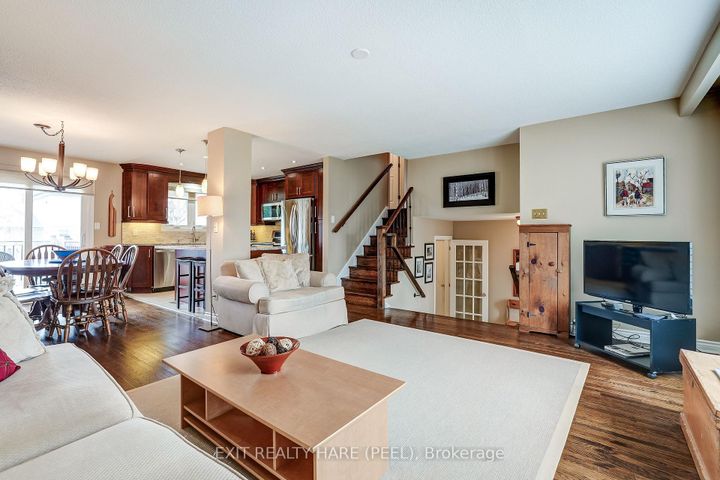 Photo 9 at 29 Trotters Lane, Brampton South, Brampton