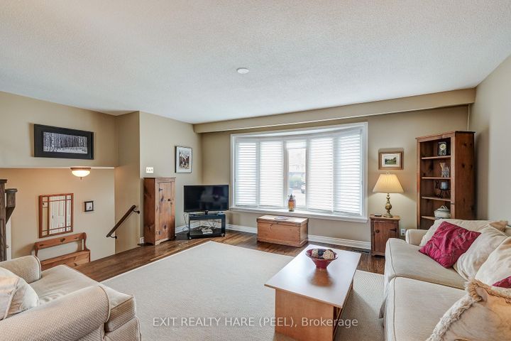 Photo 10 at 29 Trotters Lane, Brampton South, Brampton