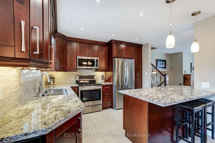 Photo 14 at 29 Trotters Lane, Brampton South, Brampton