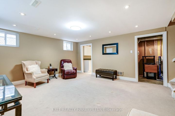 Photo 27 at 29 Trotters Lane, Brampton South, Brampton