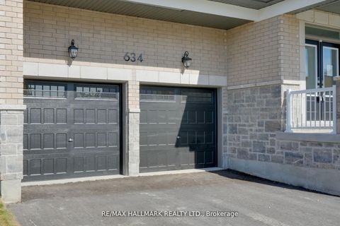 Photo 2 at 634 Newlove Street, Rural Innisfil, Innisfil