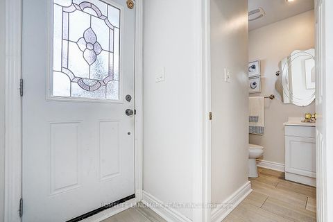 Photo 2 at 40 Henderson Drive, Aurora Highlands, Aurora