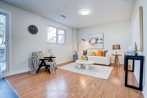 Photo 7 at 40 Henderson Drive, Aurora Highlands, Aurora