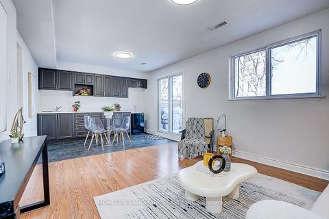 Photo 8 at 40 Henderson Drive, Aurora Highlands, Aurora