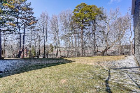 Photo 29 at 40 Henderson Drive, Aurora Highlands, Aurora