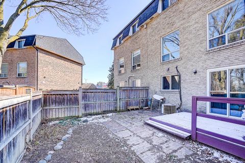 Photo 32 at 40 Henderson Drive, Aurora Highlands, Aurora