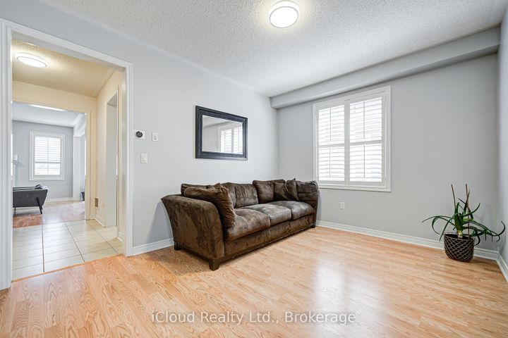 Photo 4 at 29 Teal Crest Circle, Credit Valley, Brampton