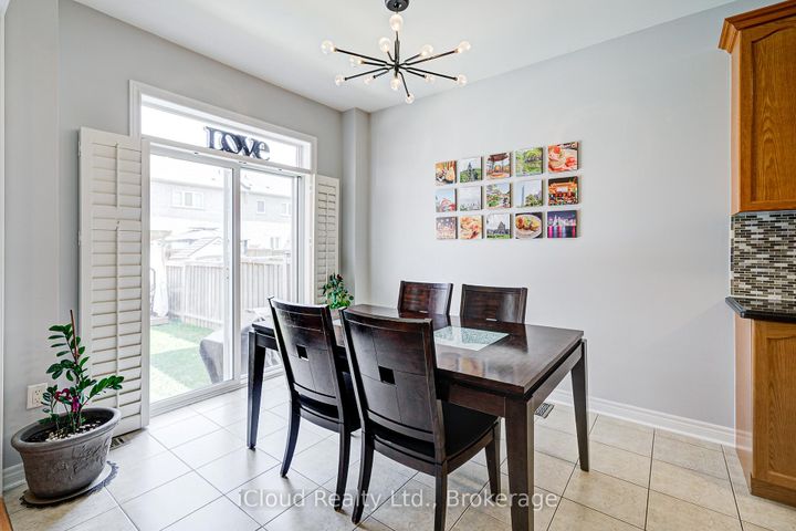 Photo 11 at 29 Teal Crest Circle, Credit Valley, Brampton