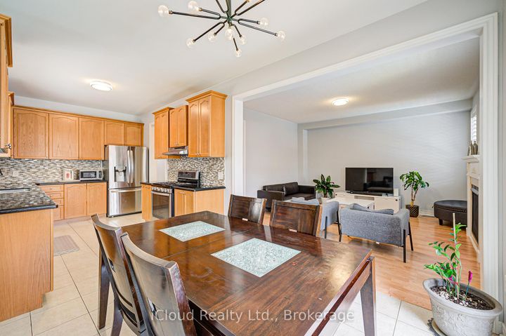 Photo 13 at 29 Teal Crest Circle, Credit Valley, Brampton