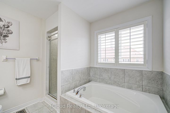 Photo 22 at 29 Teal Crest Circle, Credit Valley, Brampton