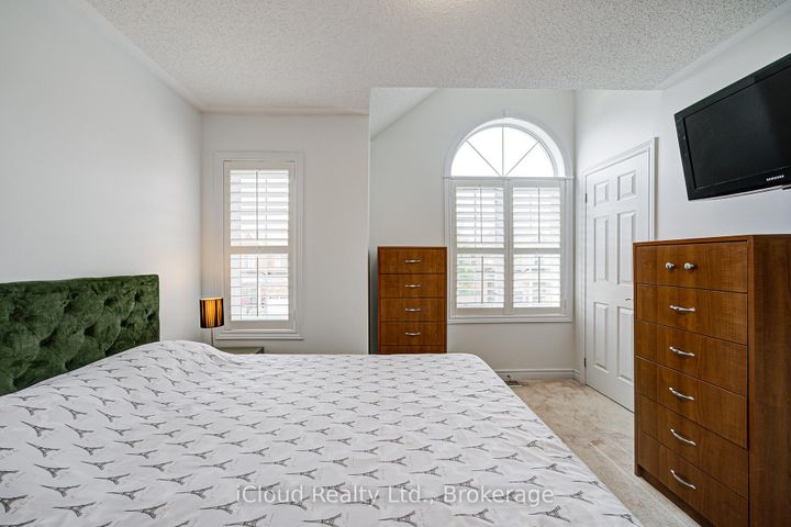 Photo 24 at 29 Teal Crest Circle, Credit Valley, Brampton