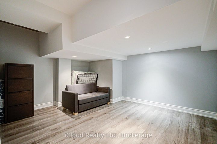 Photo 42 at 29 Teal Crest Circle, Credit Valley, Brampton