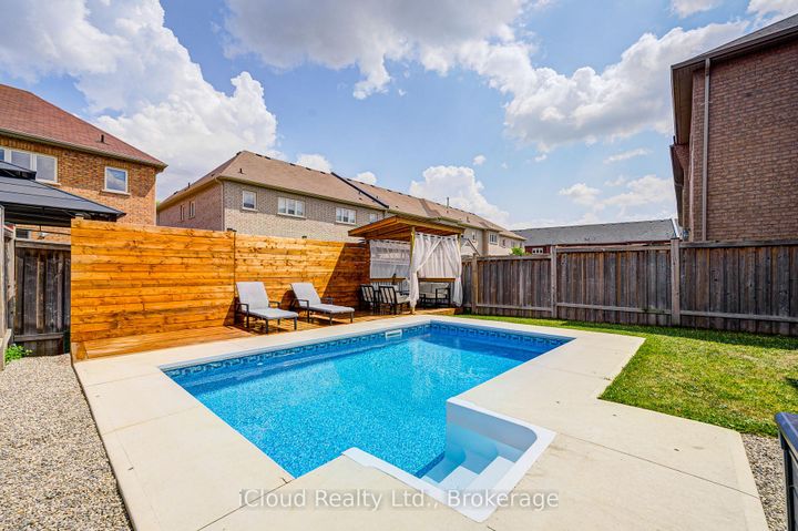 Photo 44 at 29 Teal Crest Circle, Credit Valley, Brampton