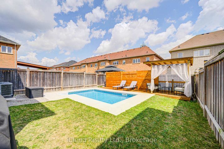 Photo 45 at 29 Teal Crest Circle, Credit Valley, Brampton