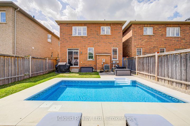 Photo 46 at 29 Teal Crest Circle, Credit Valley, Brampton