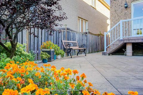 Photo 2 at 6 Lorridge Street, Oak Ridges Lake Wilcox, Richmond Hill