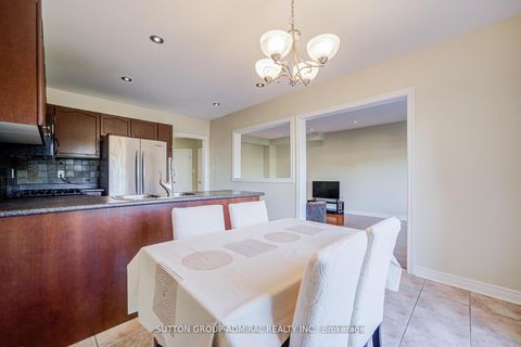 Photo 4 at 6 Lorridge Street, Oak Ridges Lake Wilcox, Richmond Hill