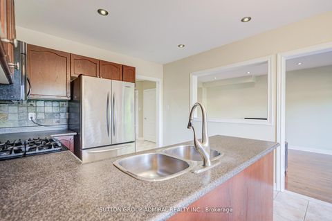 Photo 9 at 6 Lorridge Street, Oak Ridges Lake Wilcox, Richmond Hill