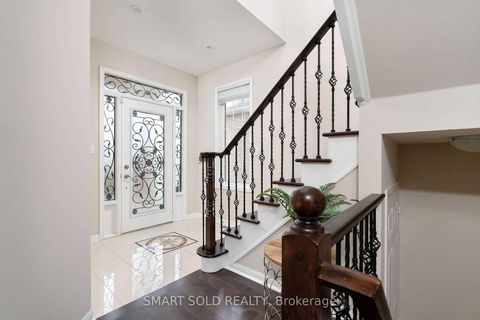 Photo 2 at 99 Aloe Avenue, Oak Ridges Lake Wilcox, Richmond Hill