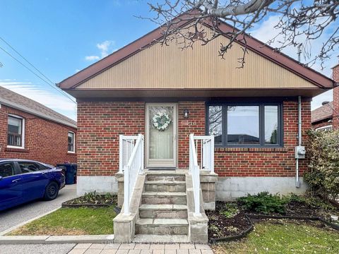 Photo 1 at 330 Kennedy Road, Cliffside, Toronto