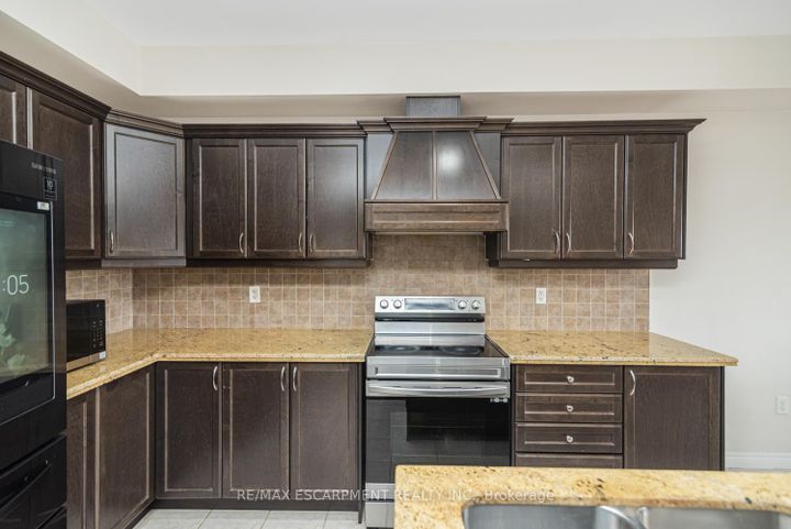 Photo 13 at 13 - 370 Stonehenge Drive, Meadowlands, Hamilton