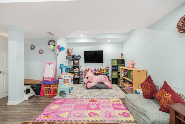 Photo 37 at 13 - 370 Stonehenge Drive, Meadowlands, Hamilton