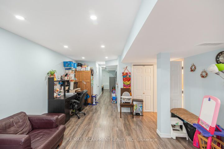 Photo 38 at 13 - 370 Stonehenge Drive, Meadowlands, Hamilton